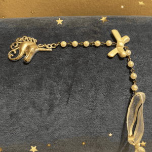 Unicorn alter decoration, crystal and meditation kits.